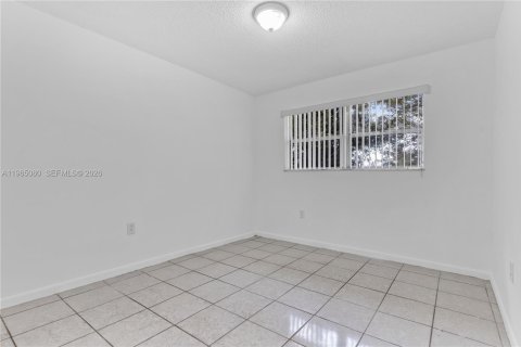 Apartamento en alquiler en Miami, Florida, 2 dormitorios, 76.64 m2 № 2026382 - foto 14