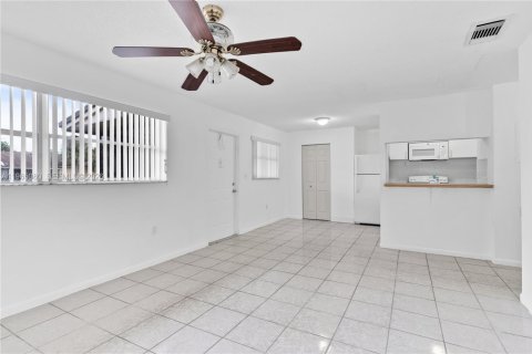 Apartamento en alquiler en Miami, Florida, 2 dormitorios, 76.64 m2 № 2026382 - foto 9