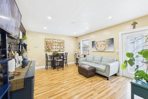 House in Fort Lauderdale, Florida 3 bedrooms, 91.42 sq.m. № 1865505 - photo 5