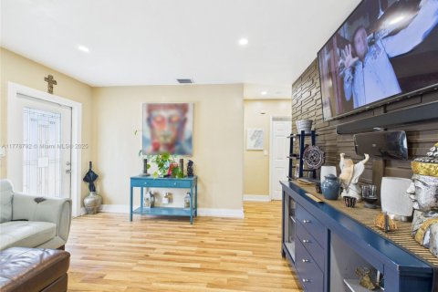 House in Fort Lauderdale, Florida 3 bedrooms, 91.42 sq.m. № 1865505 - photo 6
