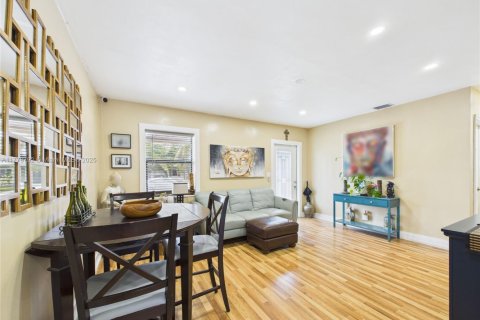 House in Fort Lauderdale, Florida 3 bedrooms, 91.42 sq.m. № 1865505 - photo 7