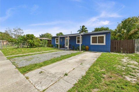House in Fort Lauderdale, Florida 3 bedrooms, 91.42 sq.m. № 1865505 - photo 1