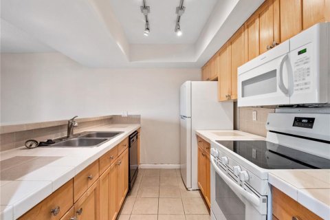 Condo in Orlando, Florida, 2 bedrooms  № 2097713 - photo 4