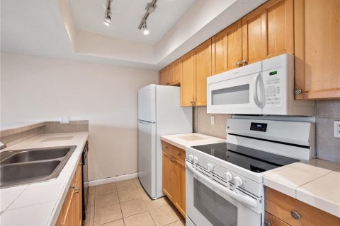 Condo in Orlando, Florida, 2 bedrooms  № 2097713 - photo 5
