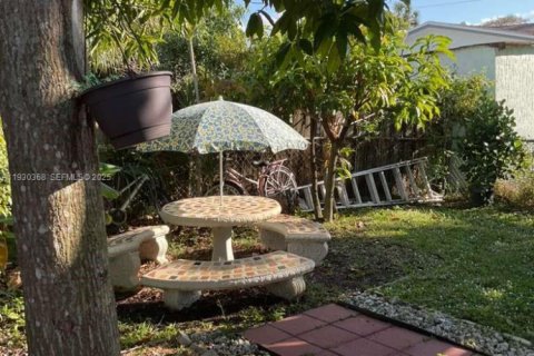 Propiedad comercial en venta en North Lauderdale, Florida № 1989849 - foto 4