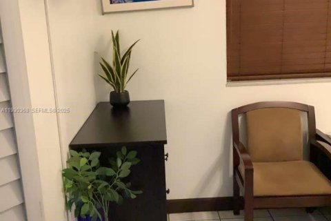 Propiedad comercial en venta en North Lauderdale, Florida № 1989849 - foto 19