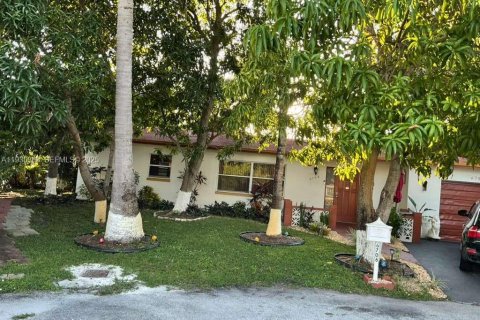 Propiedad comercial en venta en North Lauderdale, Florida № 1989849 - foto 1