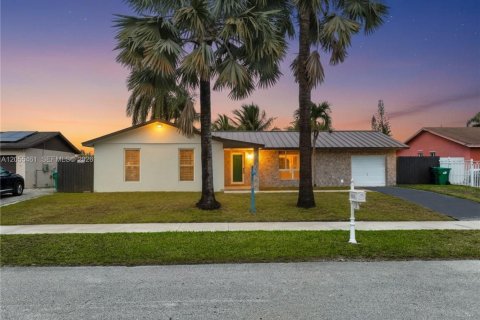 Casa en Homestead, Florida 3 dormitorios, 123.93 m2 № 2168854