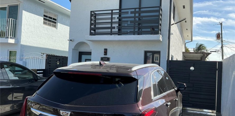 Villa ou maison à Miami, Floride 4 chambres, 161.65 m2 № 2015838