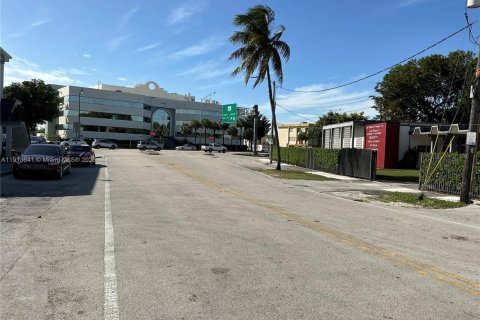 Villa ou maison à vendre à Miami, Floride: 4 chambres, 161.65 m2 № 2015838 - photo 5