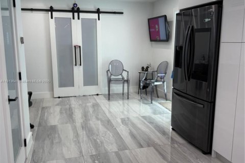 Villa ou maison à vendre à Miami, Floride: 4 chambres, 161.65 m2 № 2015838 - photo 9