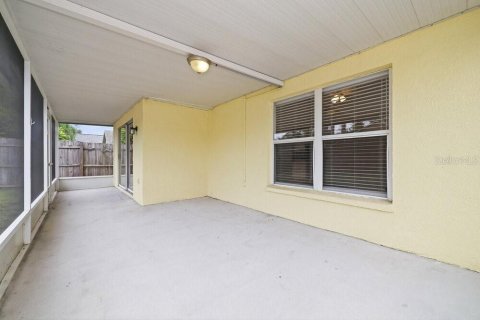 Villa ou maison à louer à Apollo Beach, Floride: 3 chambres, 122.72 m2 № 2408093 - photo 15