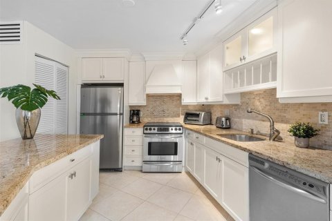 Condo in Fort Lauderdale, Florida, 1 bedroom  № 2081898 - photo 12