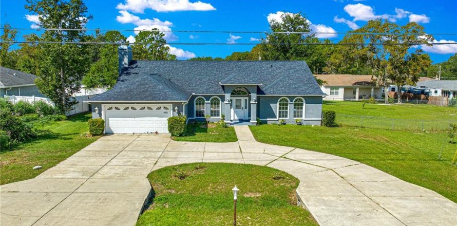 House in Ocala, Florida 4 bedrooms, 242.66 sq.m. № 1885510