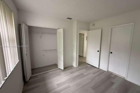 Снять в аренду кондоминиум в Корал-Спрингс, Флорида 2 спальни, 79.9м2, № 1964575 - фото 15