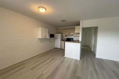 Снять в аренду кондоминиум в Корал-Спрингс, Флорида 2 спальни, 79.9м2, № 1964575 - фото 5