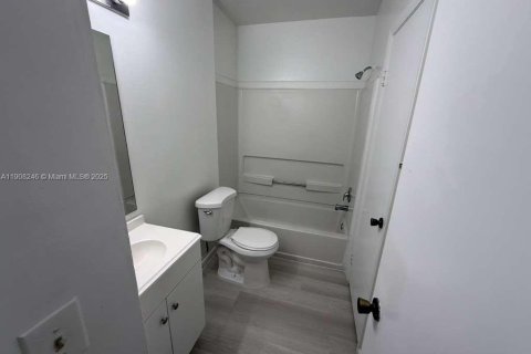 Снять в аренду кондоминиум в Корал-Спрингс, Флорида 2 спальни, 79.9м2, № 1964575 - фото 17