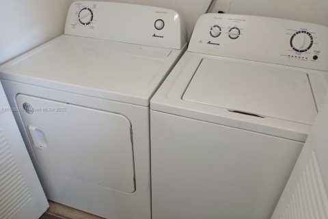 Снять в аренду кондоминиум в Корал-Спрингс, Флорида 2 спальни, 79.9м2, № 1964575 - фото 18