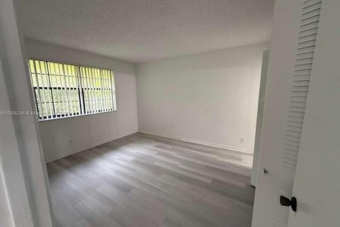 Снять в аренду кондоминиум в Корал-Спрингс, Флорида 2 спальни, 79.9м2, № 1964575 - фото 11