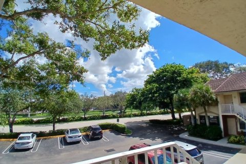 Снять в аренду кондоминиум в Корал-Спрингс, Флорида 2 спальни, 79.9м2, № 1964575 - фото 3
