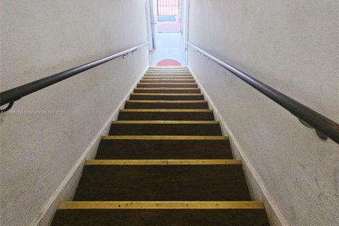 Снять в аренду виллу или дом в Майами, Флорида 2 спальни, 72м2, № 1948385 - фото 3