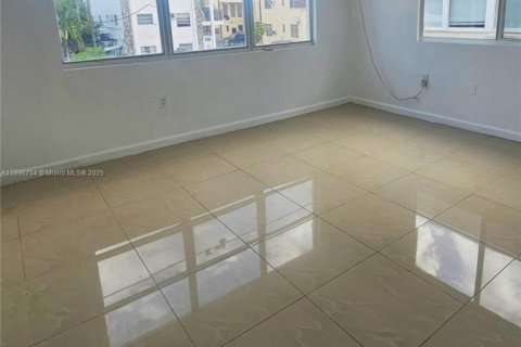 Снять в аренду виллу или дом в Майами, Флорида 2 спальни, 72м2, № 1948385 - фото 9