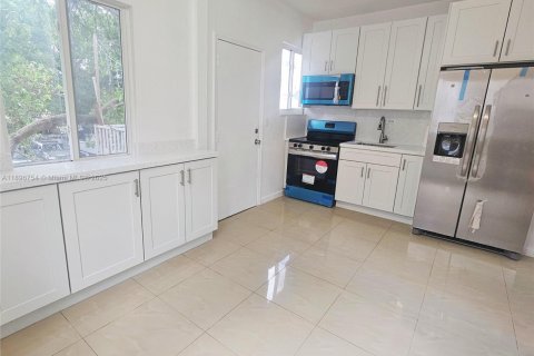 Снять в аренду виллу или дом в Майами, Флорида 2 спальни, 72м2, № 1948385 - фото 4