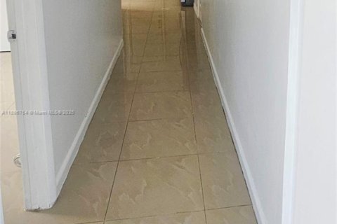 Снять в аренду виллу или дом в Майами, Флорида 2 спальни, 72м2, № 1948385 - фото 7