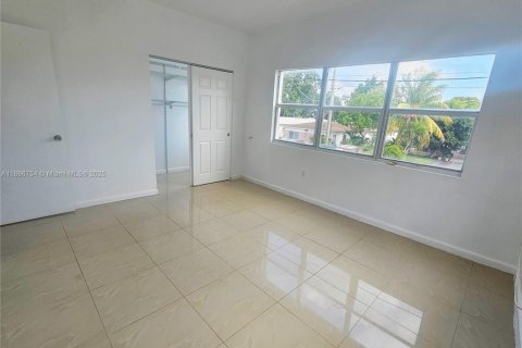 Снять в аренду виллу или дом в Майами, Флорида 2 спальни, 72м2, № 1948385 - фото 10