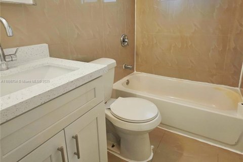 Снять в аренду виллу или дом в Майами, Флорида 2 спальни, 72м2, № 1948385 - фото 8