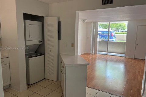 Condominio en venta en Hialeah, Florida, 2 dormitorios, 96.71 m2 № 1957701 - foto 7