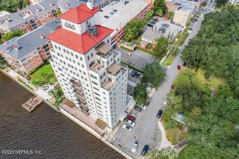 Condo in Jacksonville, Florida, 1 bedroom  № 820682 - photo 1