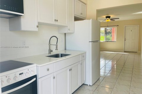 Купить кондоминиум в Майами, Флорида 2 спальни, 67.35м2, № 1828922 - фото 6