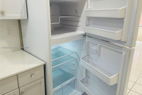 Купить кондоминиум в Майами, Флорида 2 спальни, 67.35м2, № 1828922 - фото 11