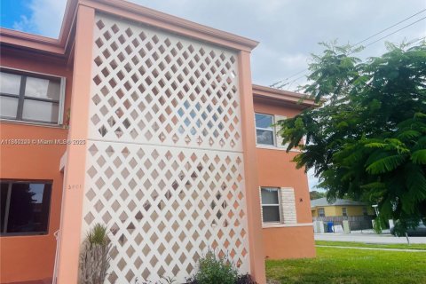 Купить кондоминиум в Майами, Флорида 2 спальни, 67.35м2, № 1828922 - фото 1