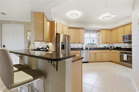 Copropriété à vendre à Saint Petersburg, Floride: 3 chambres, 203.18 m2 № 2135184 - photo 17