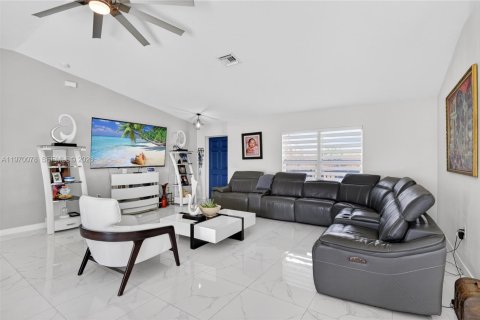 Villa ou maison à vendre à LaBelle, Floride: 3 chambres, 139.54 m2 № 2040915 - photo 12