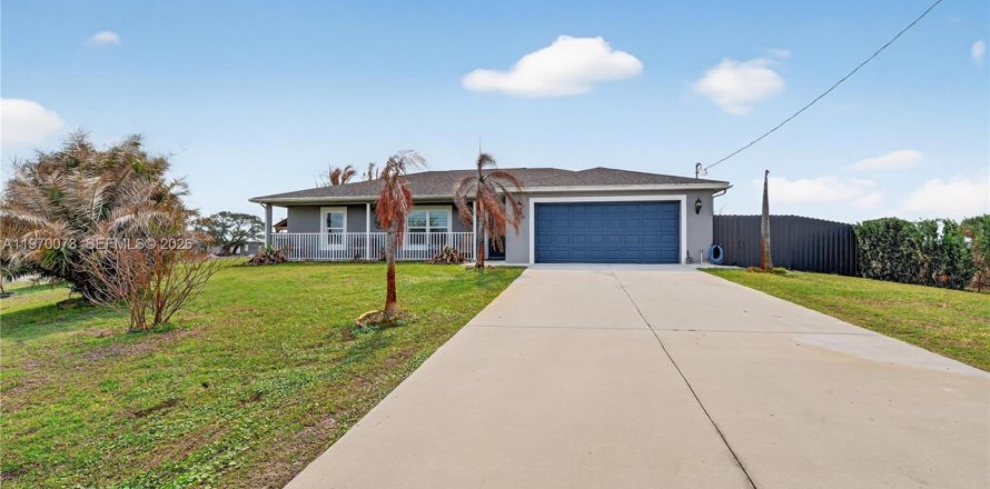 Villa ou maison à LaBelle, Floride 3 chambres, 139.54 m2 № 2040915