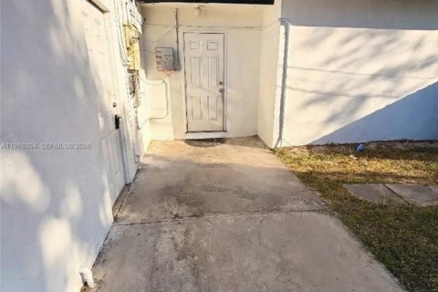 House in West Park, Florida 4 bedrooms, 138.15 sq.m. № 2033410 - photo 17