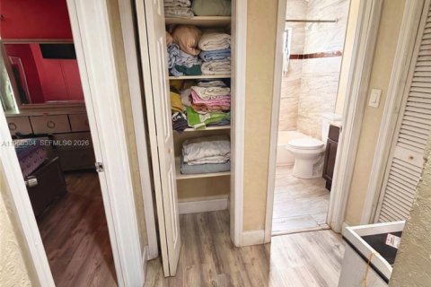 House in West Park, Florida 4 bedrooms, 138.15 sq.m. № 2033410 - photo 6