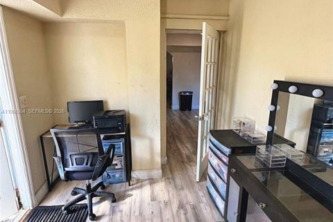 House in West Park, Florida 4 bedrooms, 138.15 sq.m. № 2033410 - photo 13