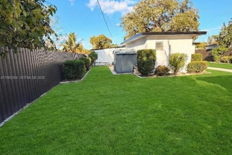 House in West Park, Florida 4 bedrooms, 138.15 sq.m. № 2033410 - photo 24