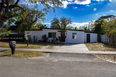 House in West Park, Florida 4 bedrooms, 138.15 sq.m. № 2033410 - photo 2