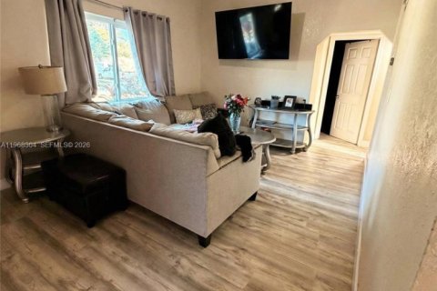 House in West Park, Florida 4 bedrooms, 138.15 sq.m. № 2033410 - photo 4