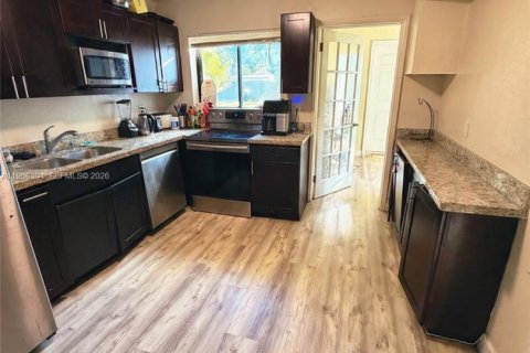 House in West Park, Florida 4 bedrooms, 138.15 sq.m. № 2033410 - photo 10