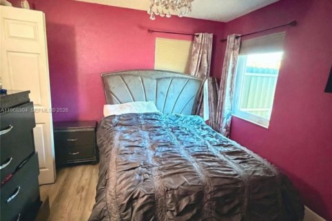 House in West Park, Florida 4 bedrooms, 138.15 sq.m. № 2033410 - photo 7