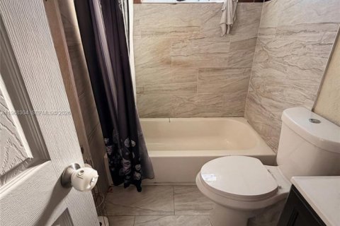 House in West Park, Florida 4 bedrooms, 138.15 sq.m. № 2033410 - photo 9