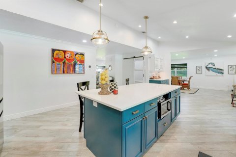 House in Wellington, Florida 4 bedrooms, 243.68 sq.m. № 2339944 - photo 16