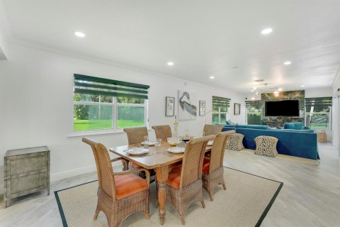 House in Wellington, Florida 4 bedrooms, 243.68 sq.m. № 2339944 - photo 8