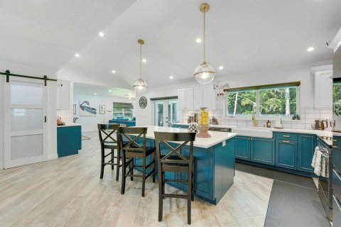 House in Wellington, Florida 4 bedrooms, 243.68 sq.m. № 2339944 - photo 14